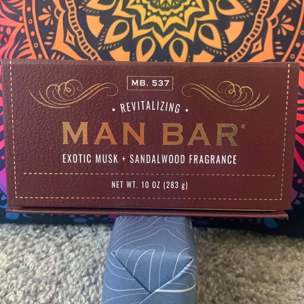 Revitalizing Man Bar with Exotic Musk and Sandalwood